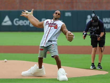 Ludacris Throwing Out The First Pitch With Exaggerated Arms And Shoes 0005