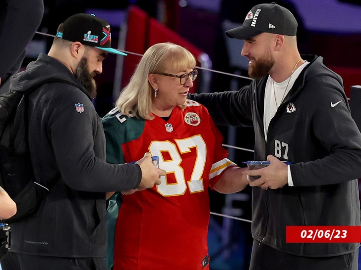 donna kelce travis kelce jason kelce