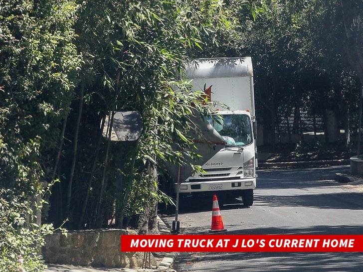 0602 Moving truck at J Lo's current home backgrid