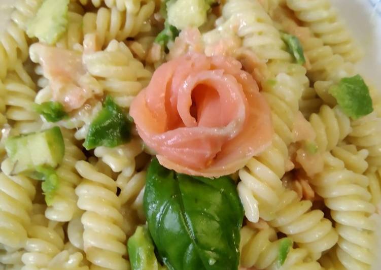 Fusilli easy con avocado e salmone