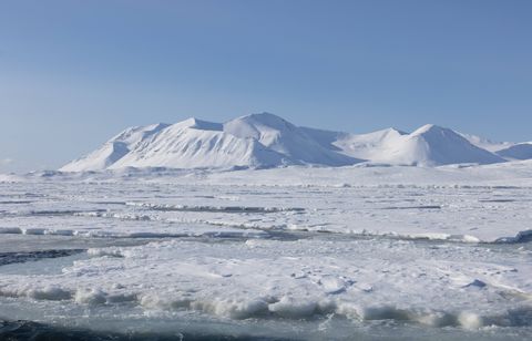 Et si verser de l’eau sur la banquise ralentissait la fonte des glaces ?