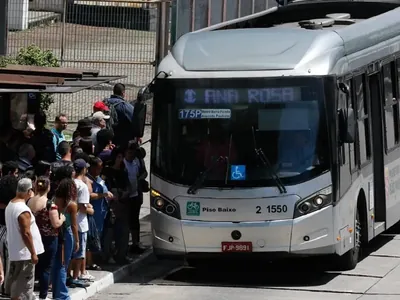 Tarifas de ônibus, trem e Metrô vão subir em 2025 em SP; veja valores