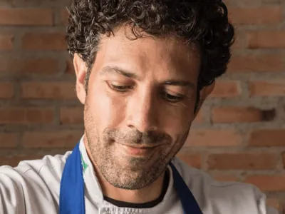 Frango assado com café: aprenda receita do chef Rodrigo Oliveira