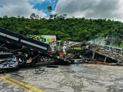 Tragédia em MG: motorista de carreta se entrega à polícia