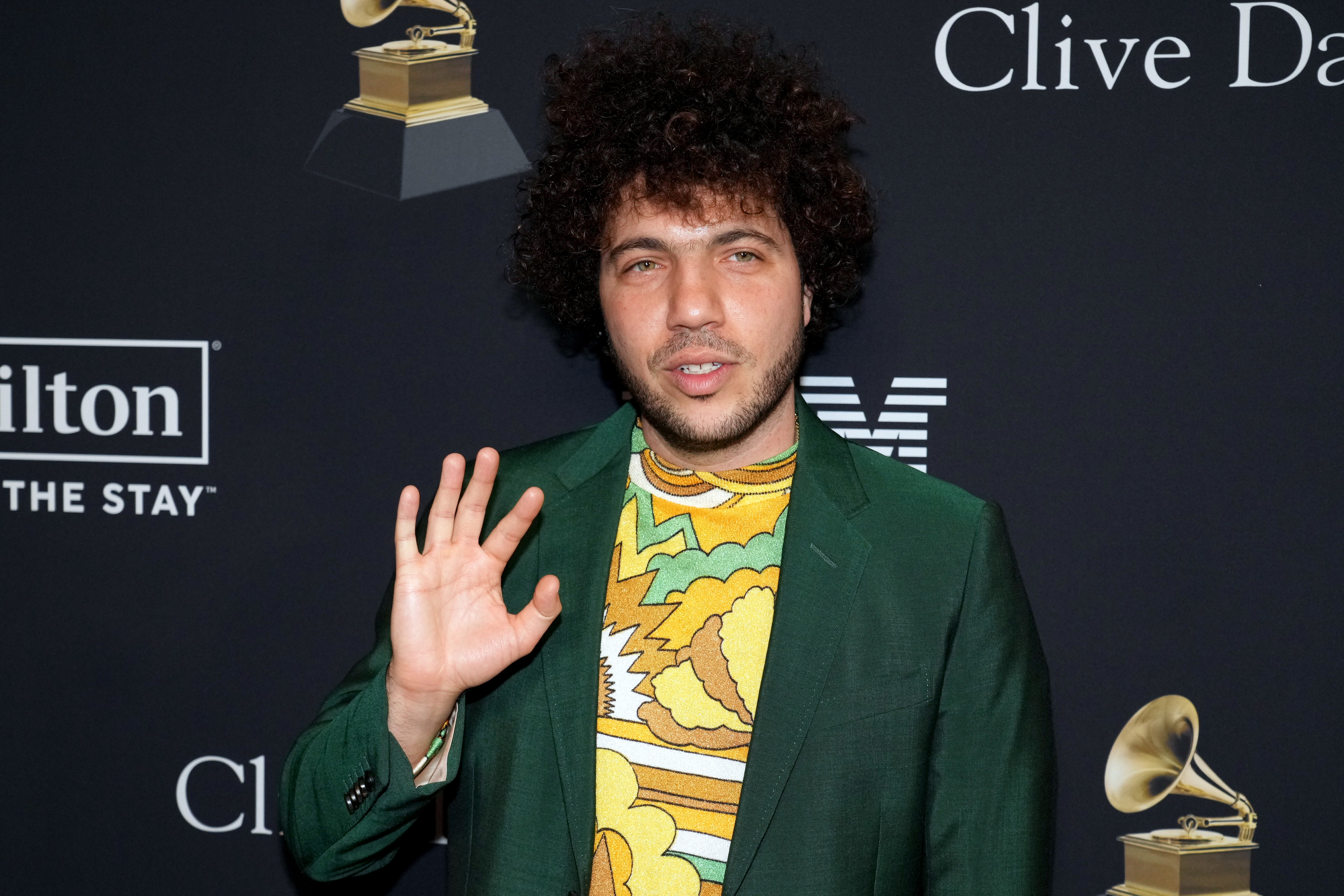 Closeup of Benny Blanco waving on the red carpet