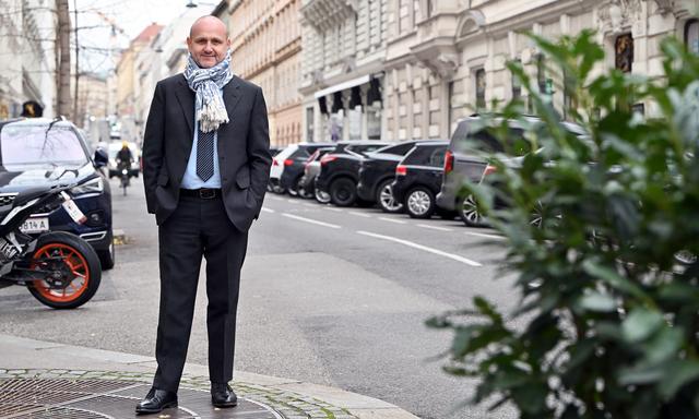 Norbert Kettner, Wiens Tourismusdirektor, in der Berggasse, in der sich das Freud-Museum befindet.