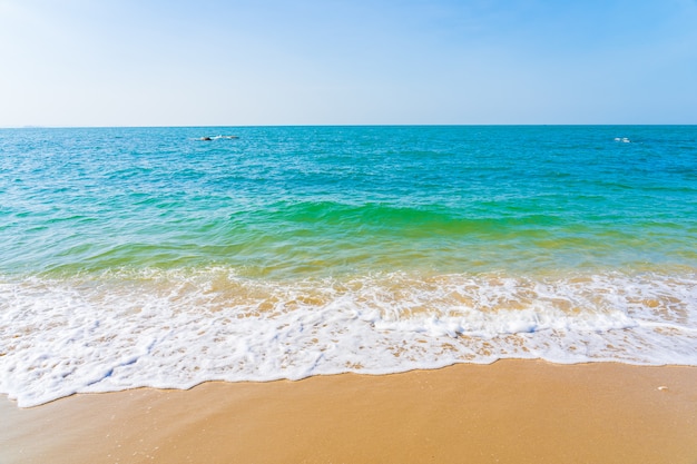 Foto gratuita bellissima spiaggia tropicale