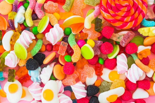 Foto gratuita vermi di gelatine e marshmallow