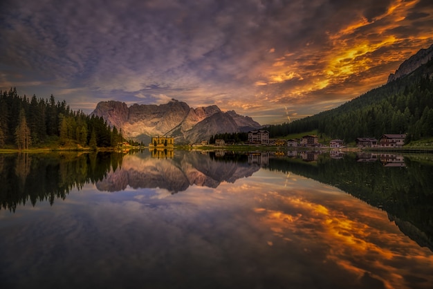 Foto gratuita tramonto di misurina