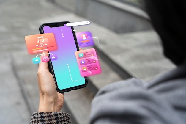 Foto gratuita rappresentazione dell'esperienza utente e design dell'interfaccia su smartphone
