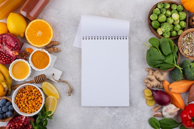 Foto gratuita vista dall'alto del cibo che aumenta l'immunità per uno stile di vita sano