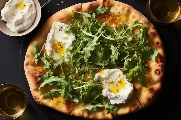 Foto pizza con ricotta, crosta di limone e arugula