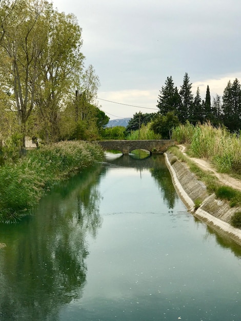 Foto vista panoramica del fiume contro il cielo