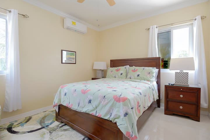 Sandy Beach Apartment West 1 - The Bahamas