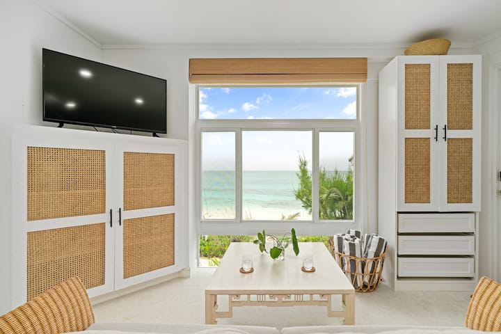 Sandbox Studio At Love Beach- Beachfront! - The Bahamas