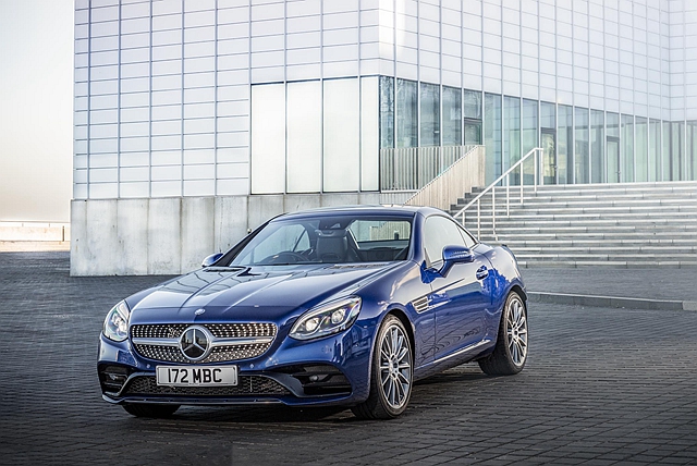 英國新增的 Mercedes-Benz SCL 180 AMG Line 車型，售價下探後有機會影響 Mazda MX-5 的客戶。