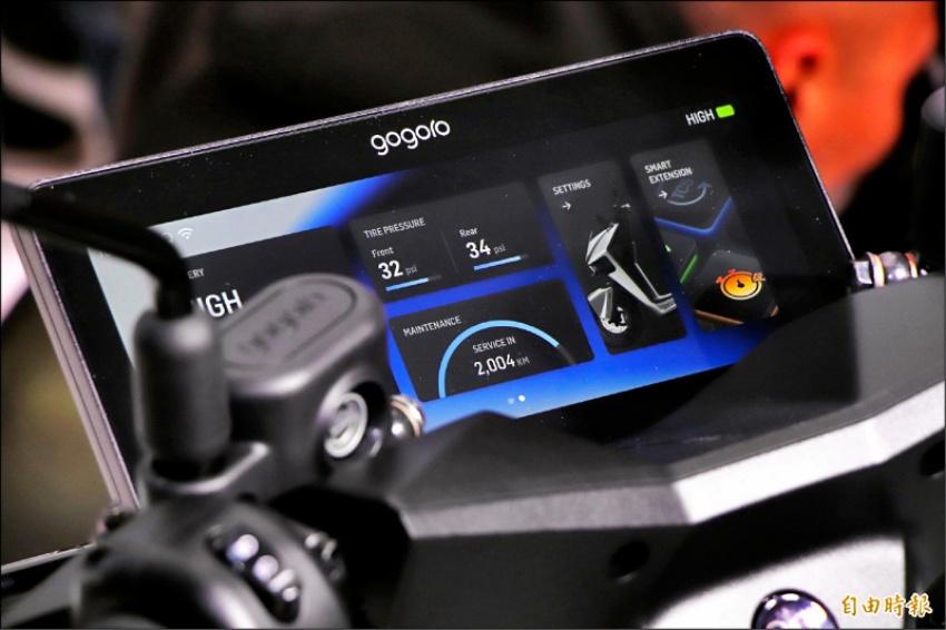 Gogoro 為 Pulse 導入 10.25 吋全景高解析的觸控儀表板，不過僅有頂規車型搭載。（記者陳英傑攝）