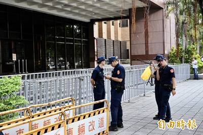 館長曾嗆「要撂人包圍」北檢、廉政署外加派警力戒備並架設拒馬