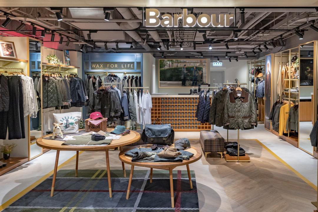 Barbour全新形象店以溫馨英式風格為主。