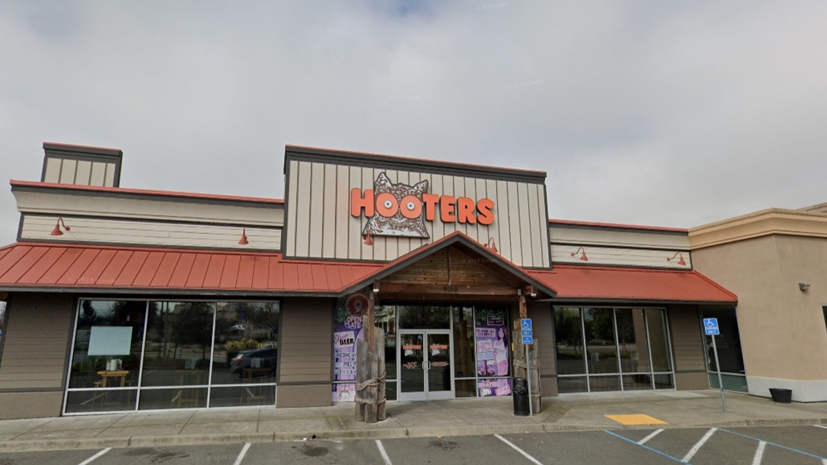 經典美式連鎖餐廳「Hooters」突宣布，將關閉全美數十家經營表現不佳的分店。（圖／翻攝自Google Maps）