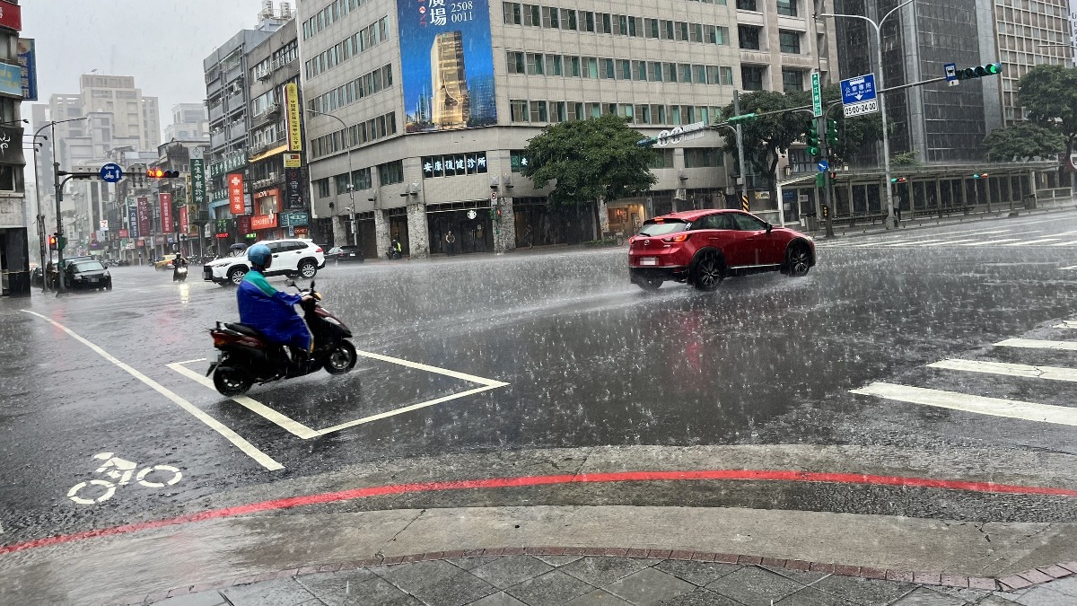 今（28）日台北中山區雨況。（圖／東森新聞）