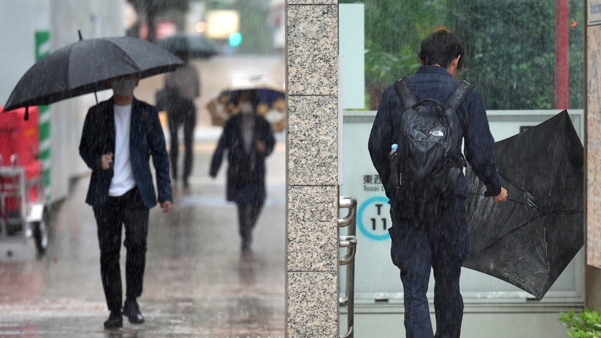 日本西部近期降下連日暴雨，滋賀縣發生土石流，當局也緊急發布疏散令以防萬一。（圖／美聯社）
