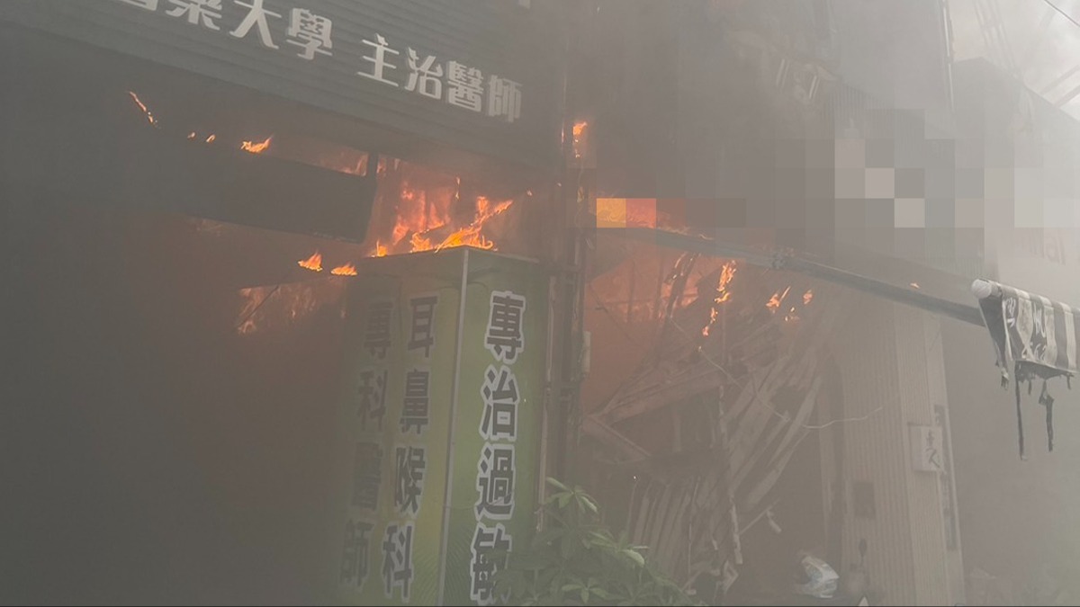台中燒肉店大火，造成中山醫大2學生1死1命危。（圖／東森新聞）