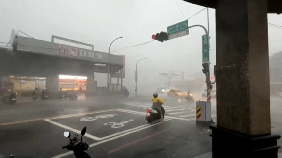 10縣市大雨特報。（圖／東森新聞）