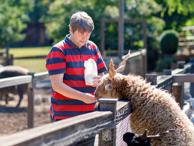 Muž v zoo pobúril