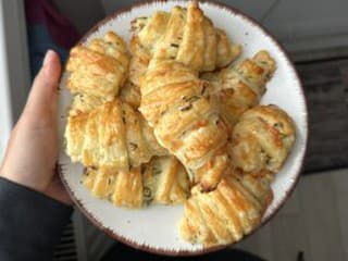 Neodolateľné voňavé mini cesnakové croissanty – slaný snack na akúkoľvek príležitosť