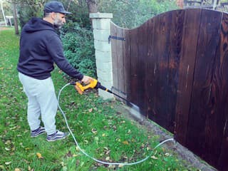 Užitočný pomocník alebo zbytočný nezmysel? Lukáš sa rozhodol zistiť pravdu a otestoval vysokotlakový AKU čistič