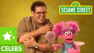 Sesame Street: Abby Cadabby teaches Josh Gad about Texture