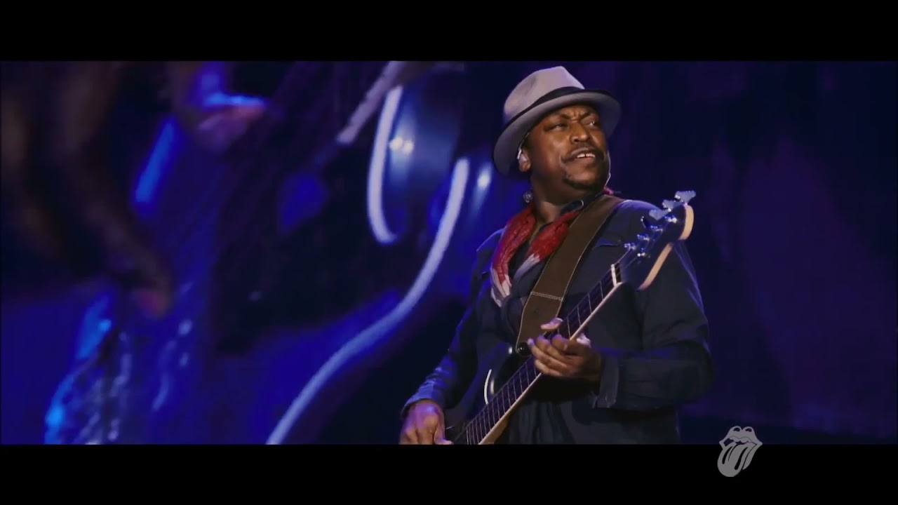 The Rolling Stones - Darryl Jones - Bass guitar solo - Miss You 2013 - YouTube