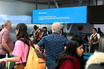 IT-Sicherheit: Windows Recovery Bildschirm auf dem John F. Kennedy International Airport (JFK) in New York, USA, am Freitag, 19. Juli 2024