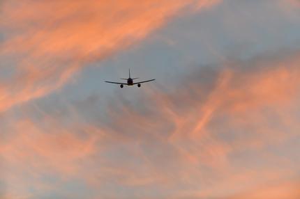 GPS-Jamming: Flugzeug, Himmel, Wolken.