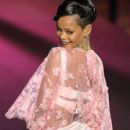 Rihanna - Victorias Secret Fashion Show 2012 - 408 x 612