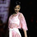 Rihanna - Victorias Secret Fashion Show 2012 - 407 x 612