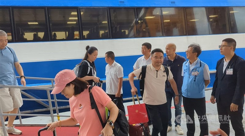 The first post-COVID-19 tour group from China's Xiamen City arrives in Taiwan's outlying island county of Kinmen on Sept. 22. CNA photo Sept. 22, 2024