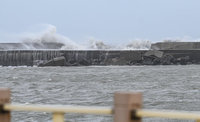 颱風山陀兒襲台  桃園永安漁港北堤胸牆受損