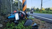 2男大生機車自撞亡 苗栗台13線奪命電桿將移置