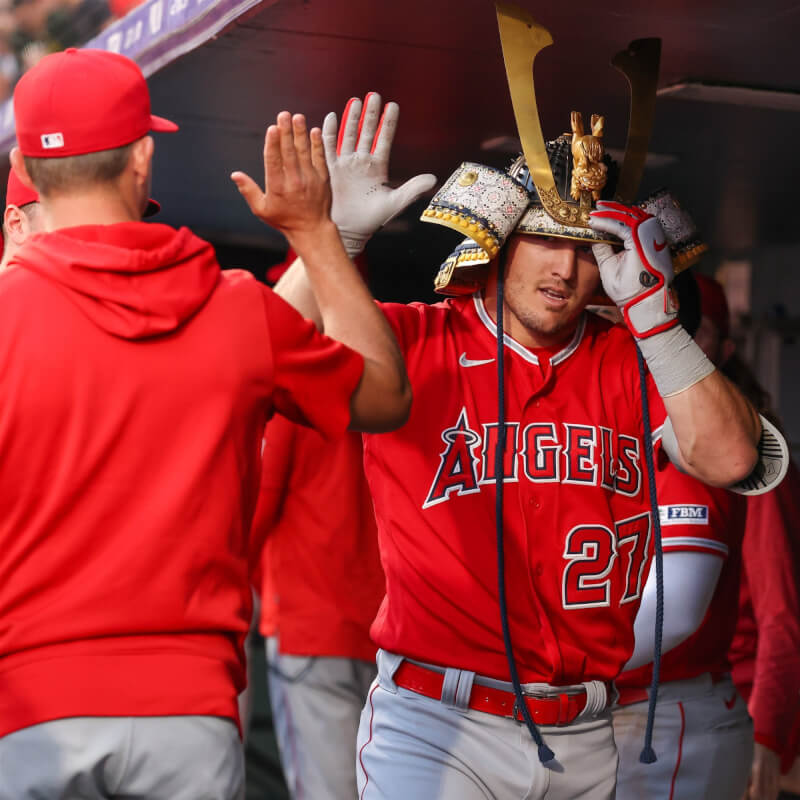 MLB洛杉磯天使球員大谷翔平和楚勞特（右）24日皆開轟，但終場仍遭洛磯逆轉。（圖取自twitter.com/Angels）