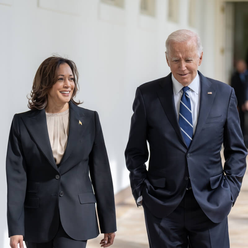 圖左為美國副總統賀錦麗，右為美國總統拜登。（圖取自facebook.com/joebiden）