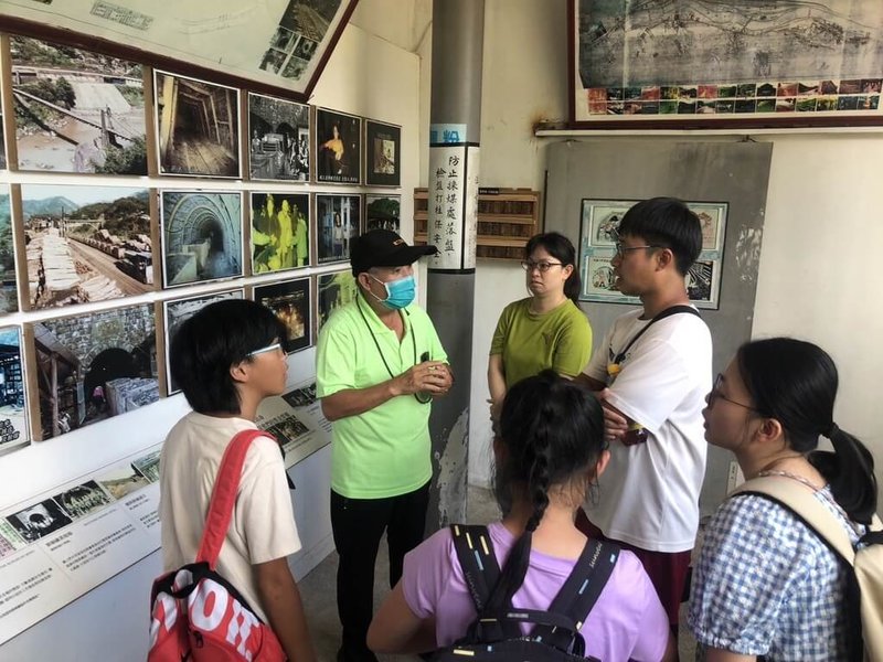 經濟部地礦中心7月接手經營猴硐礦工文史館，協助礦業文資數位化，並與原有老礦工導覽團隊合作，未來將整合民間、官方資料，以數位化方式展示礦業文化。（地礦中心提供）中央社記者劉千綾傳真 113年7月7日