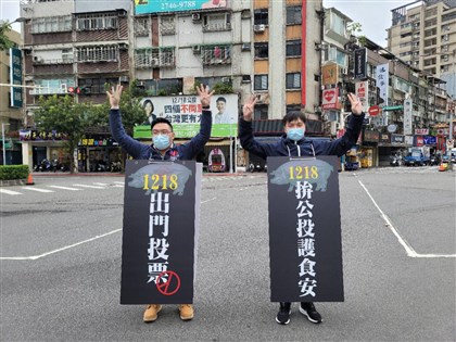 人肉看板、羊肉爐店當總部 藍營新人拚初選出奇招