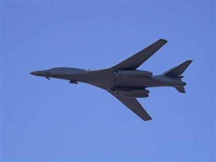 美韓聯演嚇阻北韓 B-1B轟炸機投射定向攻擊炸彈