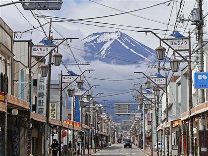 富士山腳下「本町通」成拍照熱點 觀光公害反助老街重生