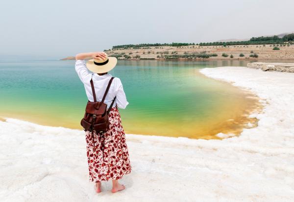 拄拐杖還太早，拉行李箱去旅行吧！70歲奶奶：別活得讓兒女有愧疚感，要讓他們覺得「爸媽的人生很不賴」