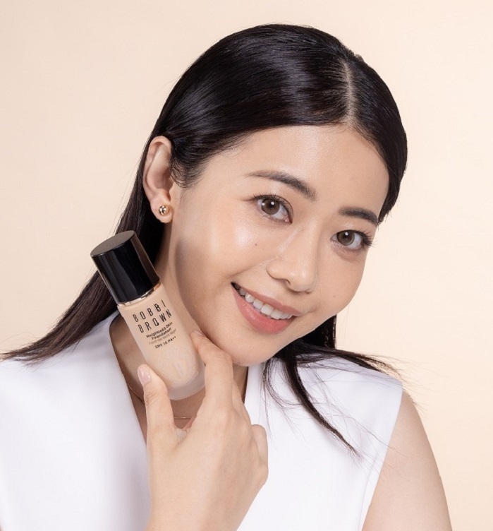 底妝無重空氣感！美編Polly大推Bobbi Brown 全新無重輕霧粉底液