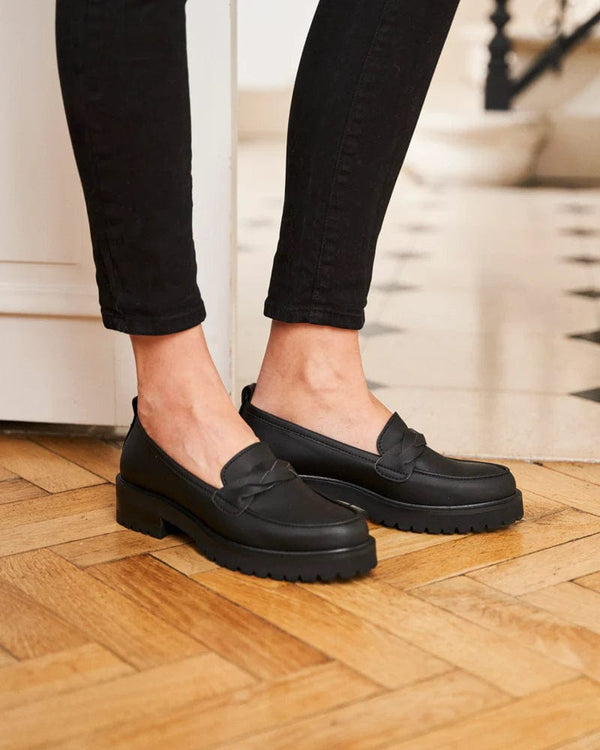 Minuit sur Terre Spell Recycled Grain Leather Vegan Loafers | Black