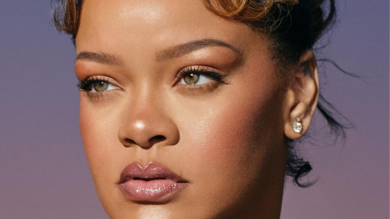 Fenty Beauty lança novo iluminador com efeito natural